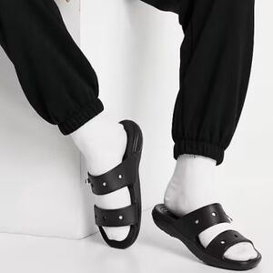 CROCS Classic Cozzzy Sandal features a soft, fuzzy liner 13US M